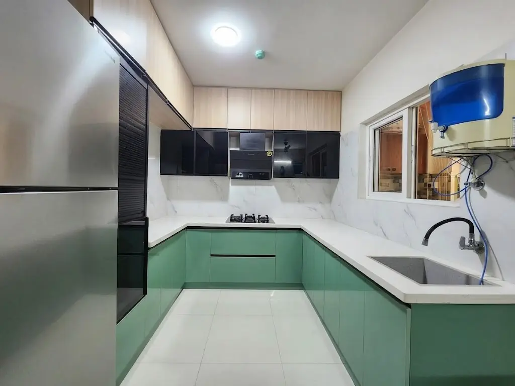 Kitchen2...jpg